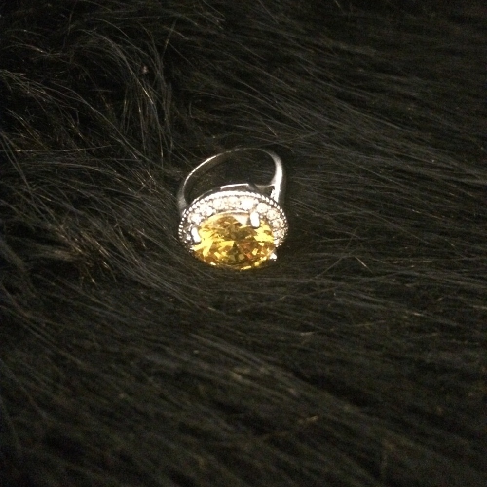 Yellow Jeweled Ring - Picture 2 of 6