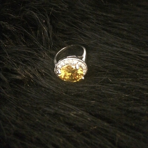 Yellow Jeweled Ring - Picture 2 of 6
