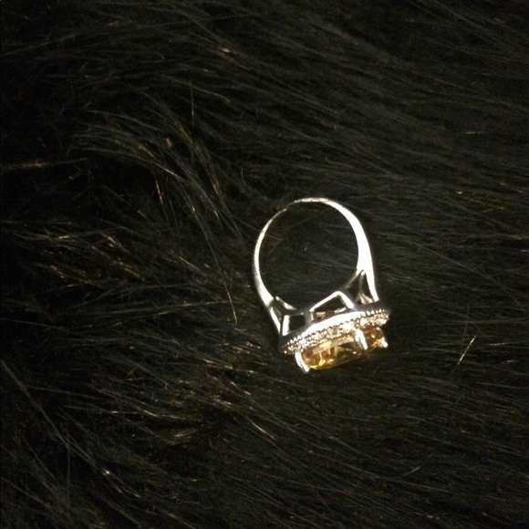 Yellow Jeweled Ring - Picture 3 of 6