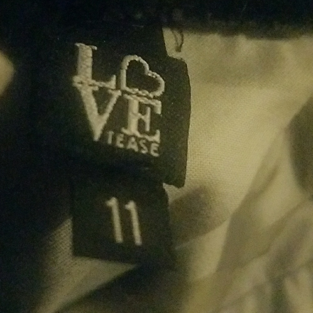 A romper - Picture 3 of 3