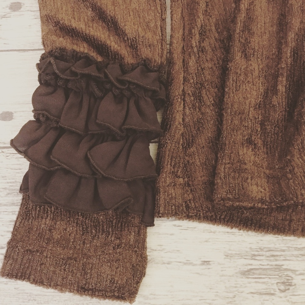 NWT Ruffled top - Picture 3 of 3