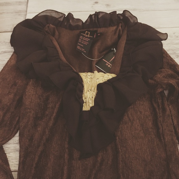 NWT Ruffled top - Picture 2 of 3