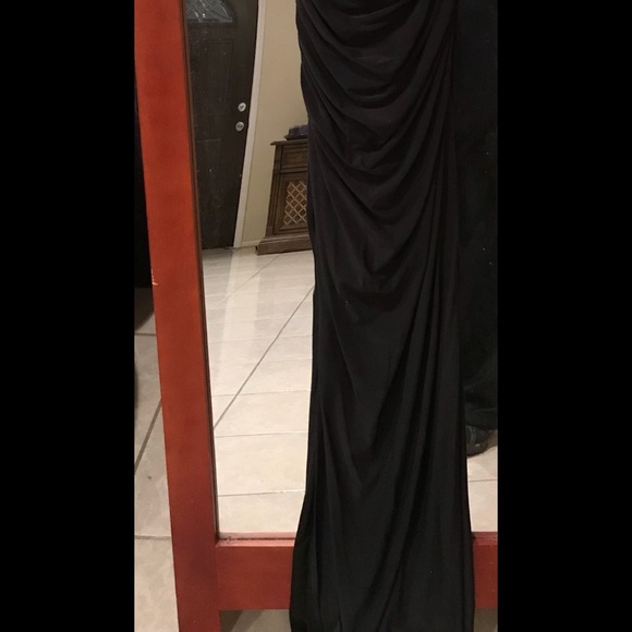Beautiful Black & White One Shoulder Evening Gown - Picture 2 of 2