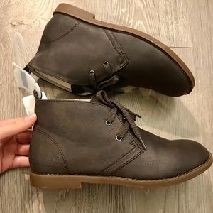 Gap kids Faux leather desert boots brown size 4