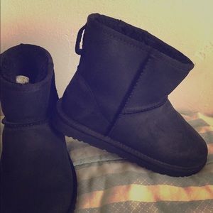 Leather ankle style uggs