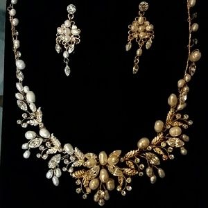 Necklace and earring set