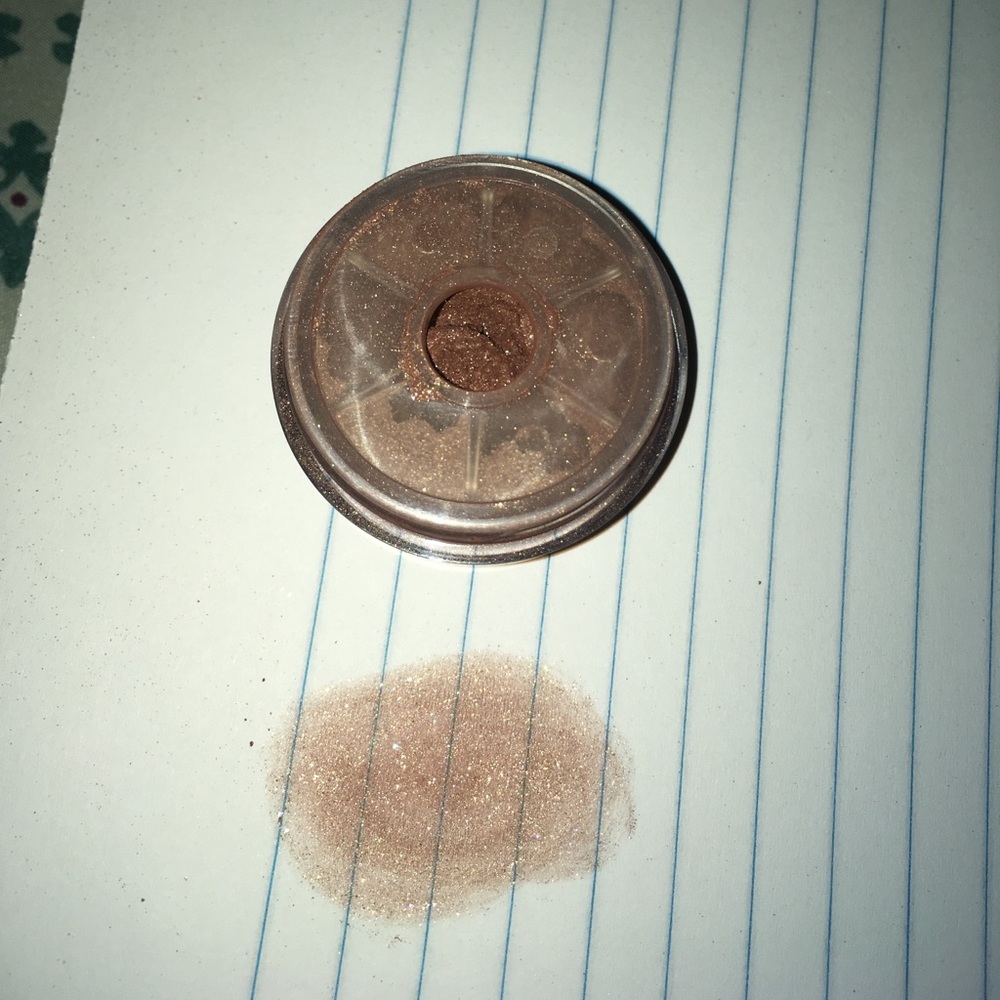 Eyeshadow - Picture 2 of 2