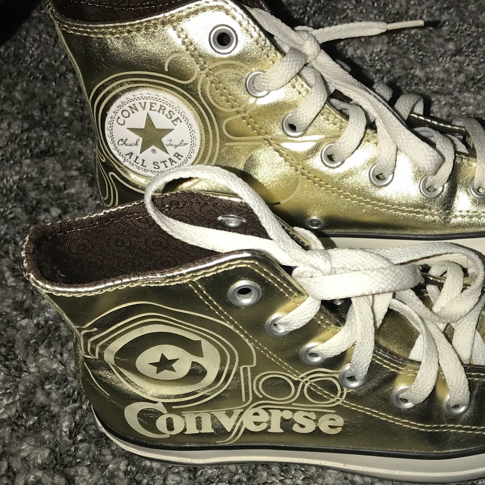 Converse - Picture 2 of 4