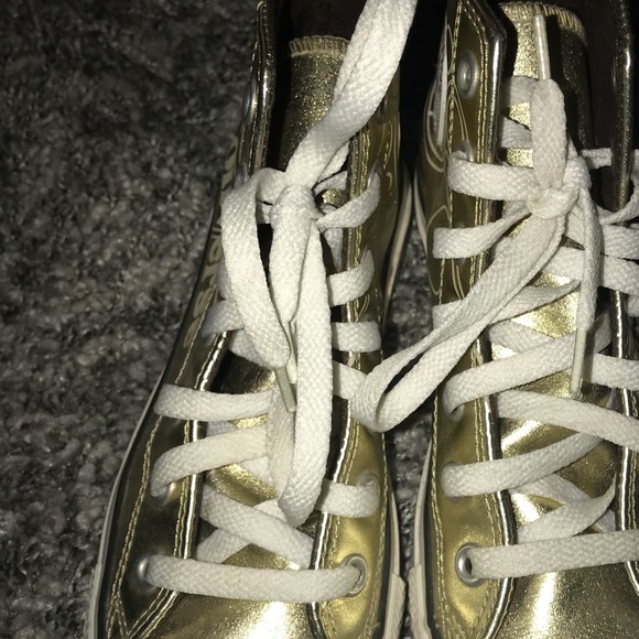 Converse - Picture 1 of 4