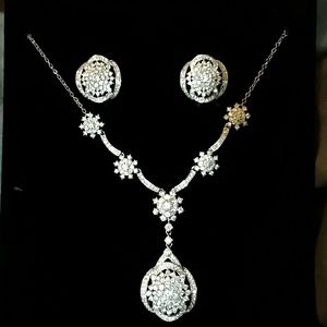 Necklace and earring set