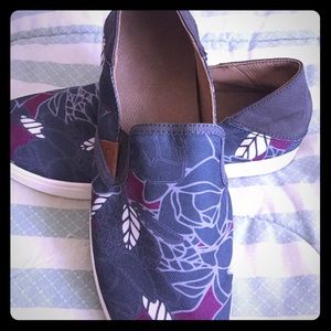 Olukai women's canvas slip on shoe