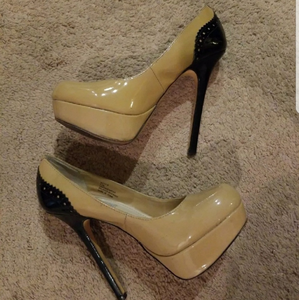 STEVE MADDEN NUDE & BLACK LACE HEELS, 6