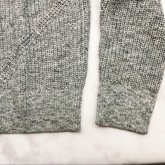 Gray Chunky Ribbed Keyhole Back Sweater - Picture 4 of 8