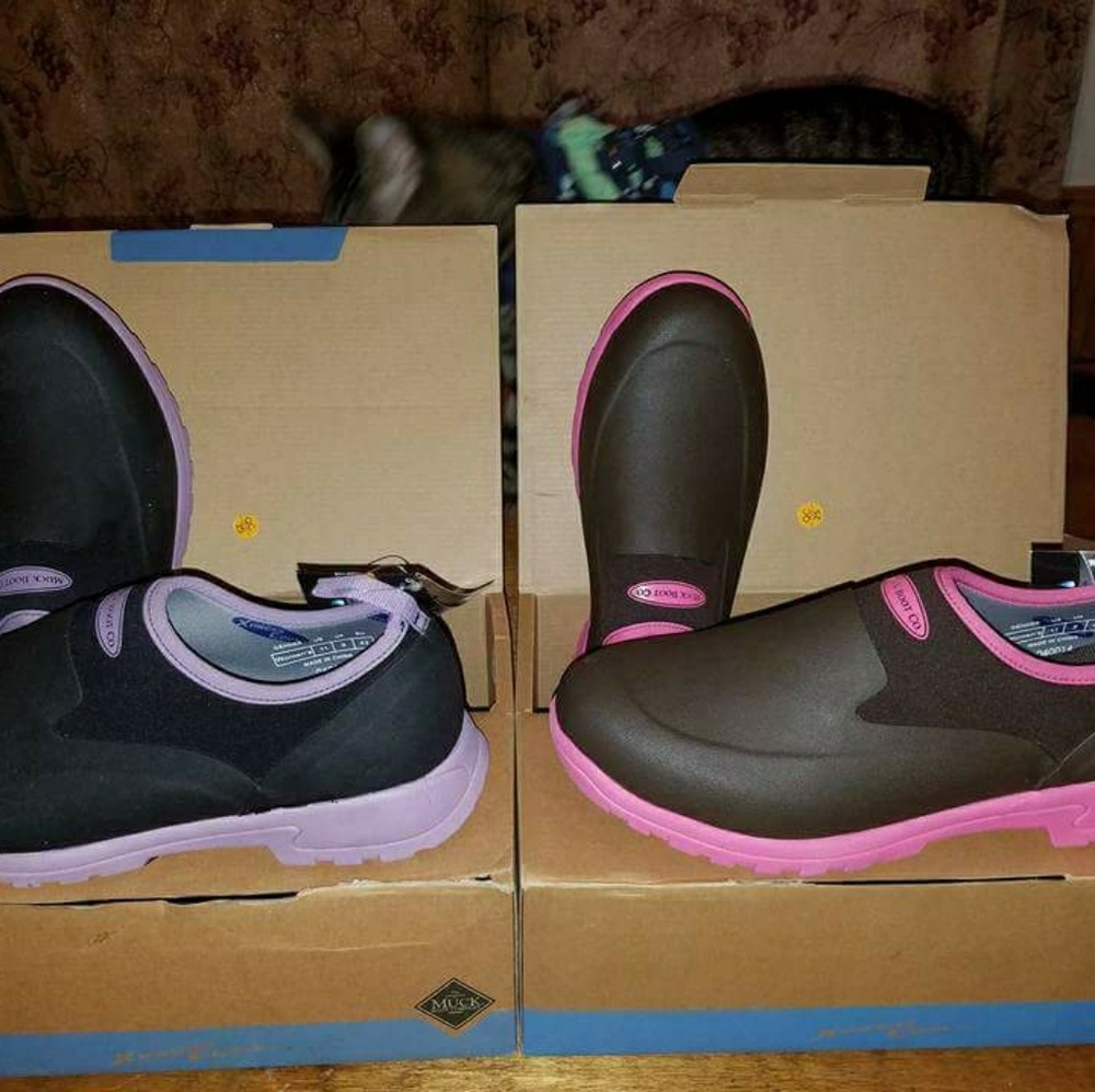 Muck shoes