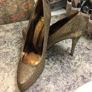 Gold sparkly heel