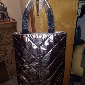 nwt VS tote