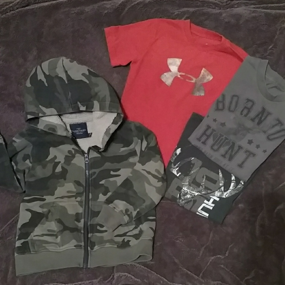 ❇️SOLD❇️Bundle of camouflage shirts and sweatshirt