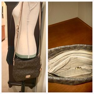 Michael Kors Crossbody Brown signature design.