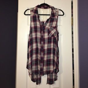 sleeveless plaid shirt