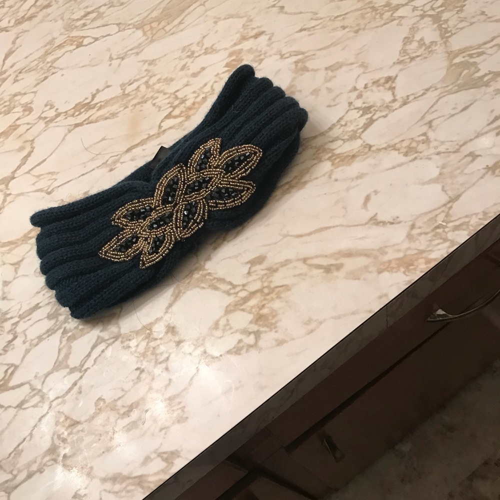 Items - Picture 5 of 7