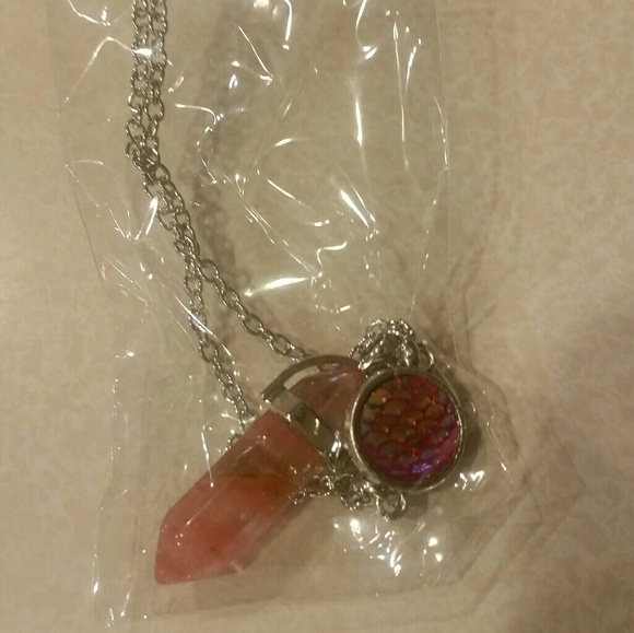 Watermelon quartz mermaid scale necklace nwt - Picture 4 of 5