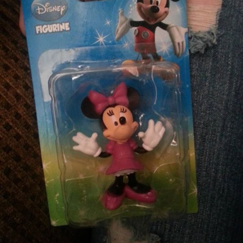 Minnie Mouse stuff - Picture 3 of 4