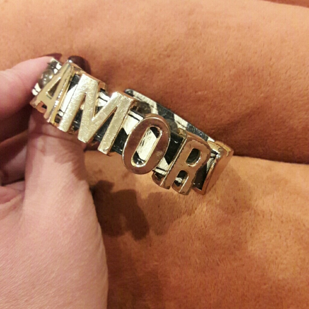 BCBG Amor bracelet