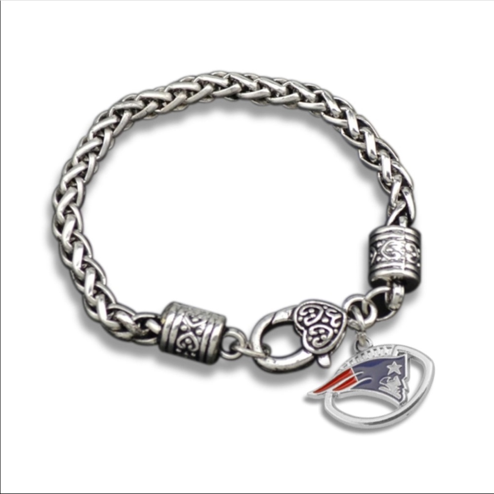 NWT Patriots charm bracelet