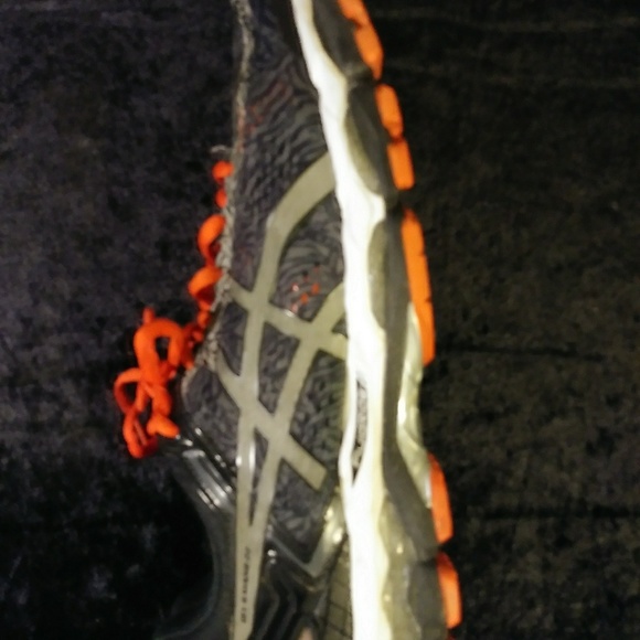 Athletic_Shoes