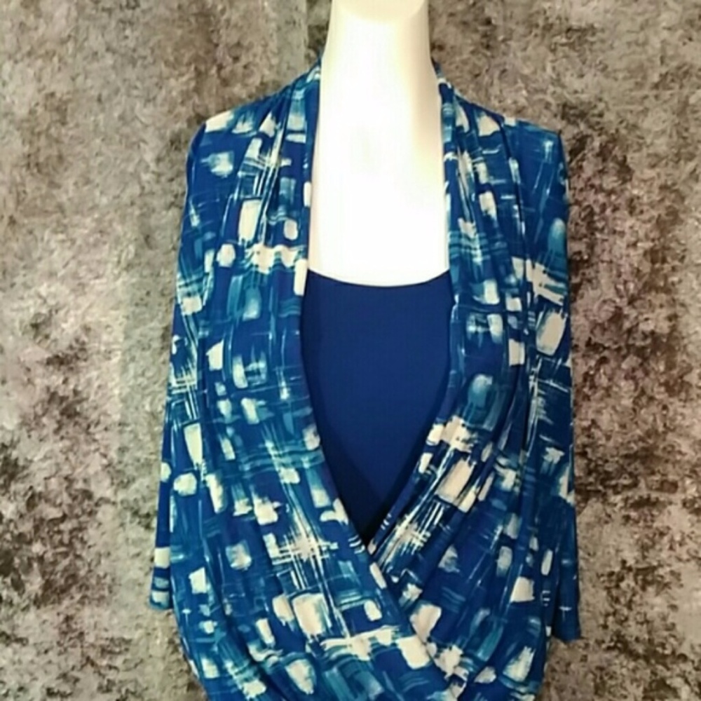 NWOT Abstract Top w/ Attached Camisole XL