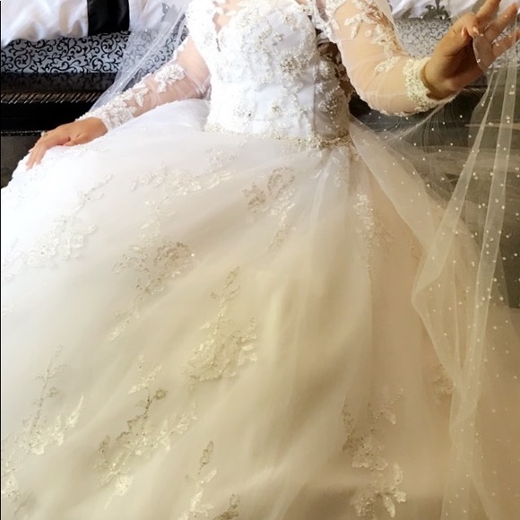 DEMETRIUS WEDDING DRESS - Picture 1 of 7