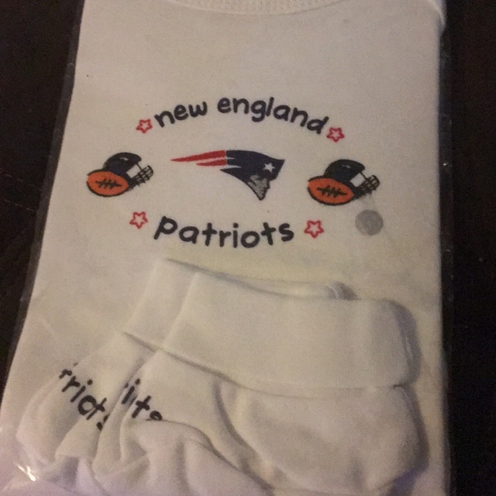 NWT Patriots onesie bootie set