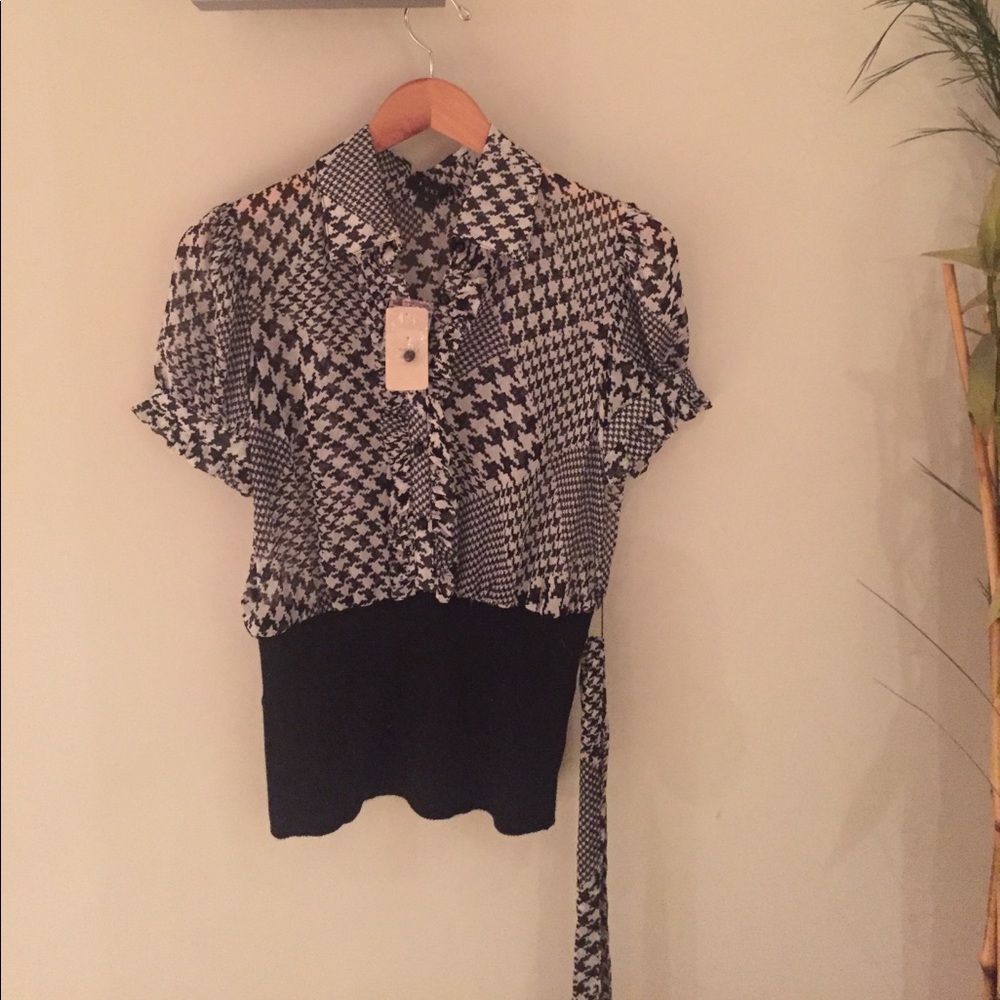 $4 Sale! NWT Tuxedo blouse with ruffles sleeves