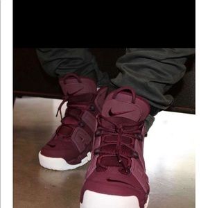 nike uptempo burgundy