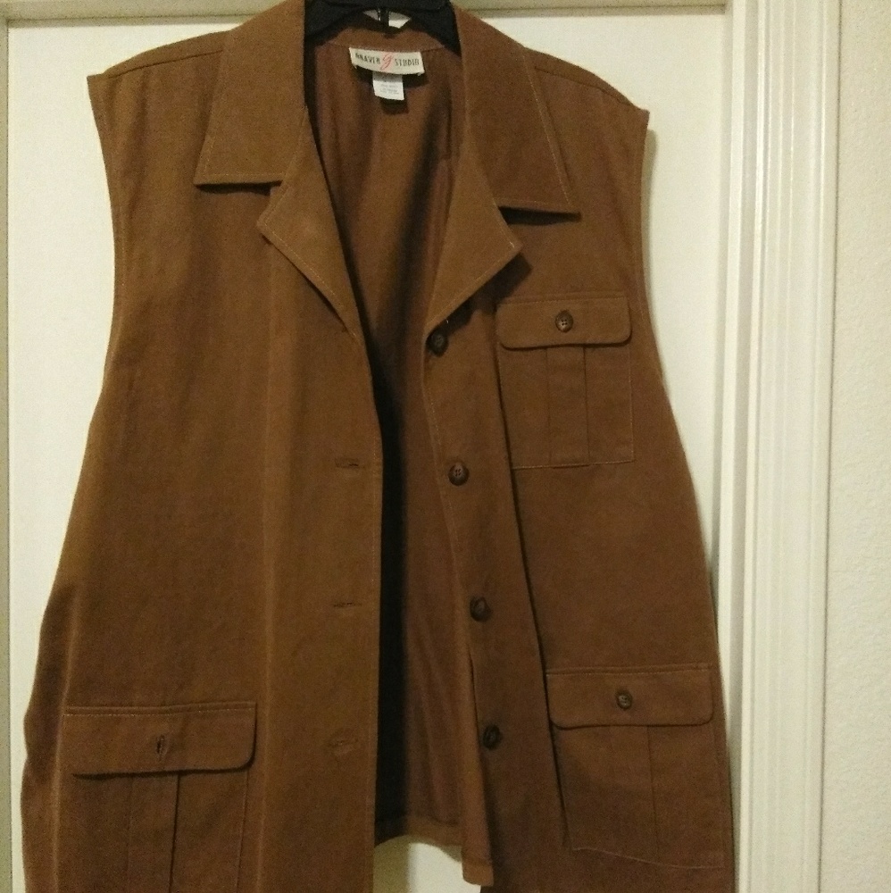 Women's button pocket vest