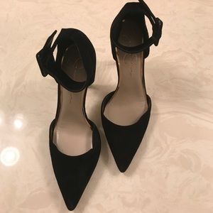 Jessica Simpson pumps