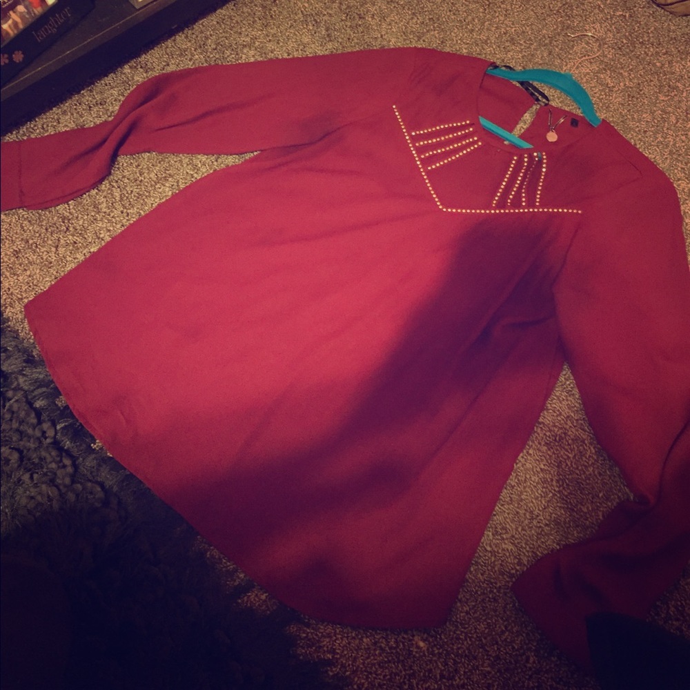 Cute maroon dress shirt!