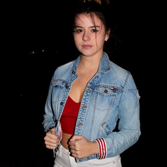 Super detailed Tommy Hilfiger Jean jacket - Picture 2 of 3