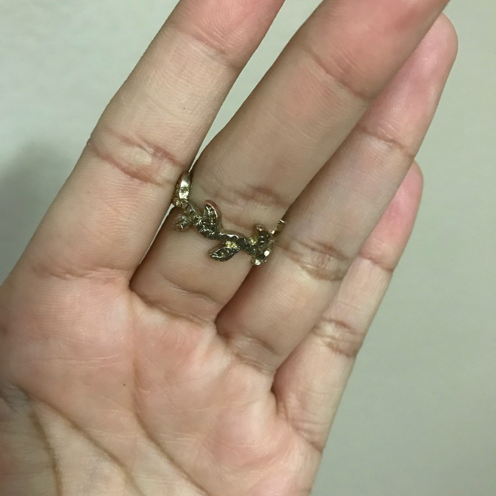 Cute Bow Ring - Picture 2 of 8