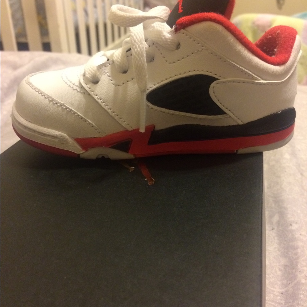Jordan's Sz 7c - Picture 2 of 6