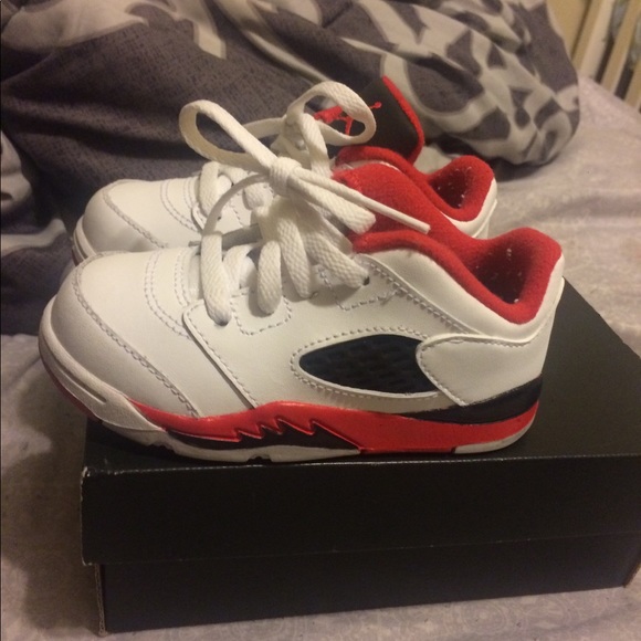 Jordan's Sz 7c - Picture 4 of 6