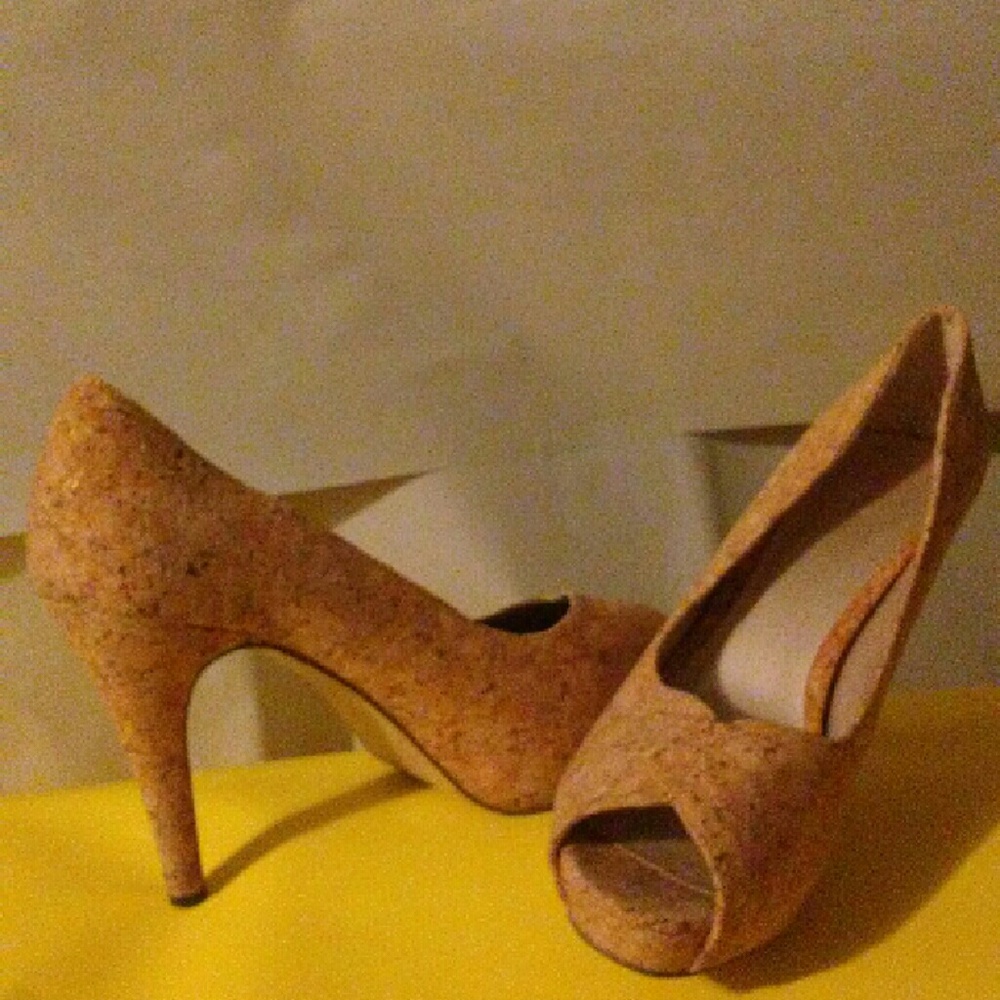 Very Cute open toe with croak design ( odd look)