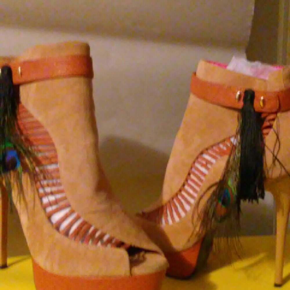 Suede Shoes with a pea coak feather on the side