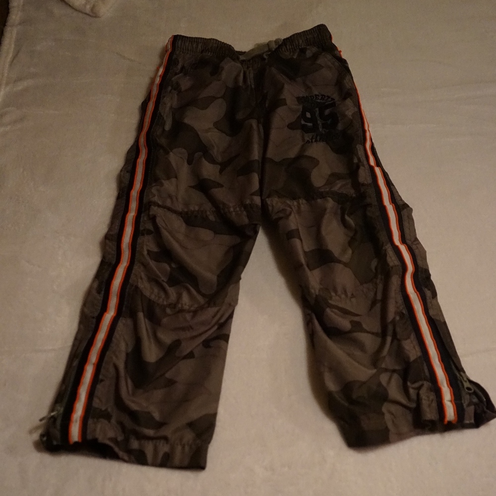 Boys camo pants size 5