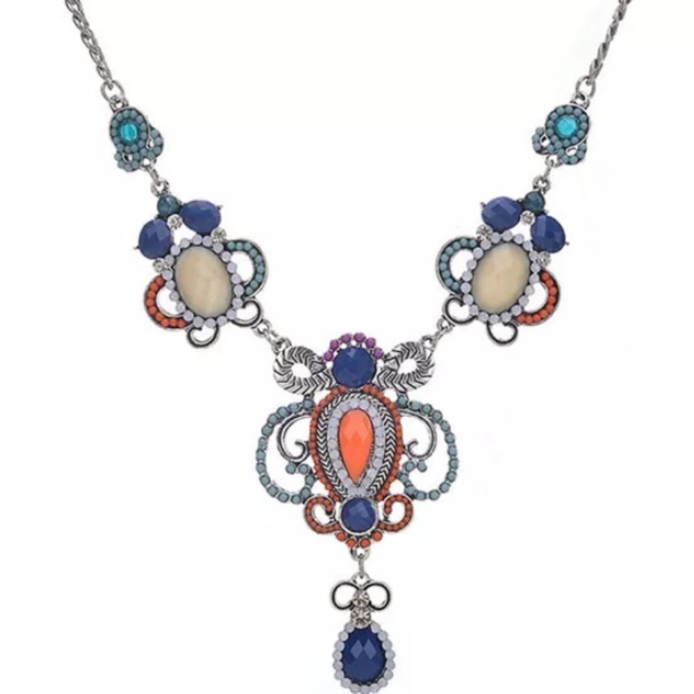 🌙STUNNING PENDANT NECKLACE🦋 NWT