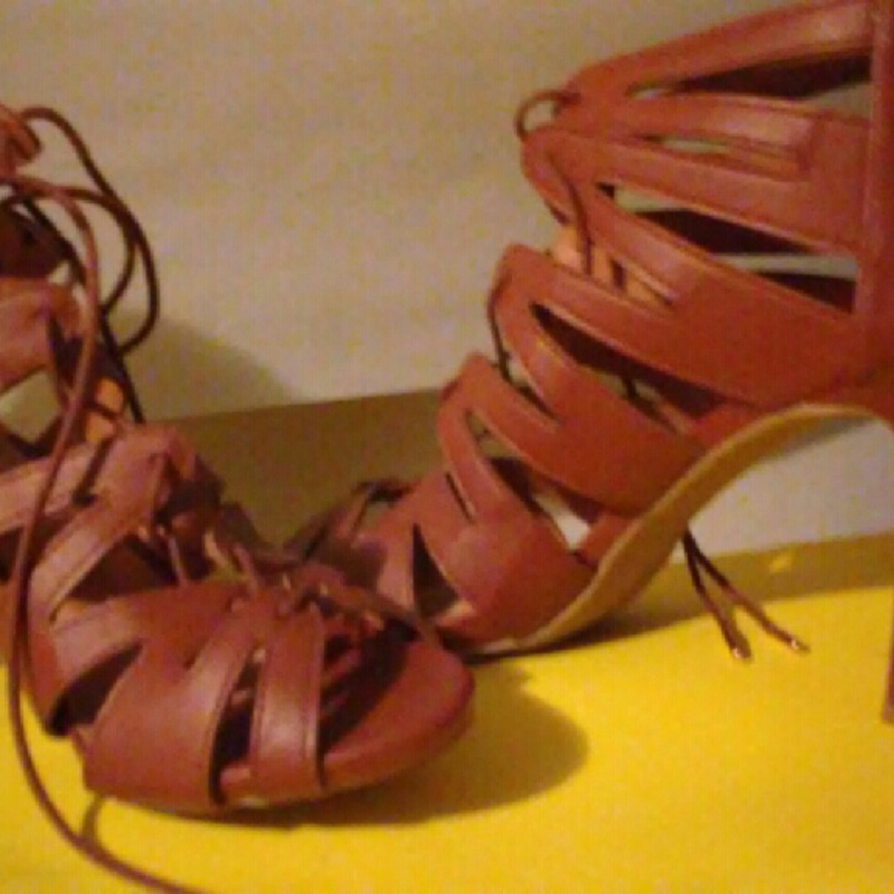 Open toe chris cross lace shoe