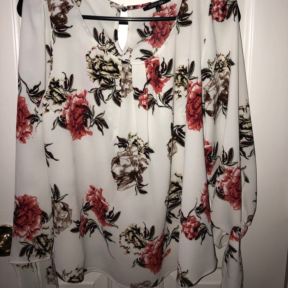 Dressy top. Tie sleeves