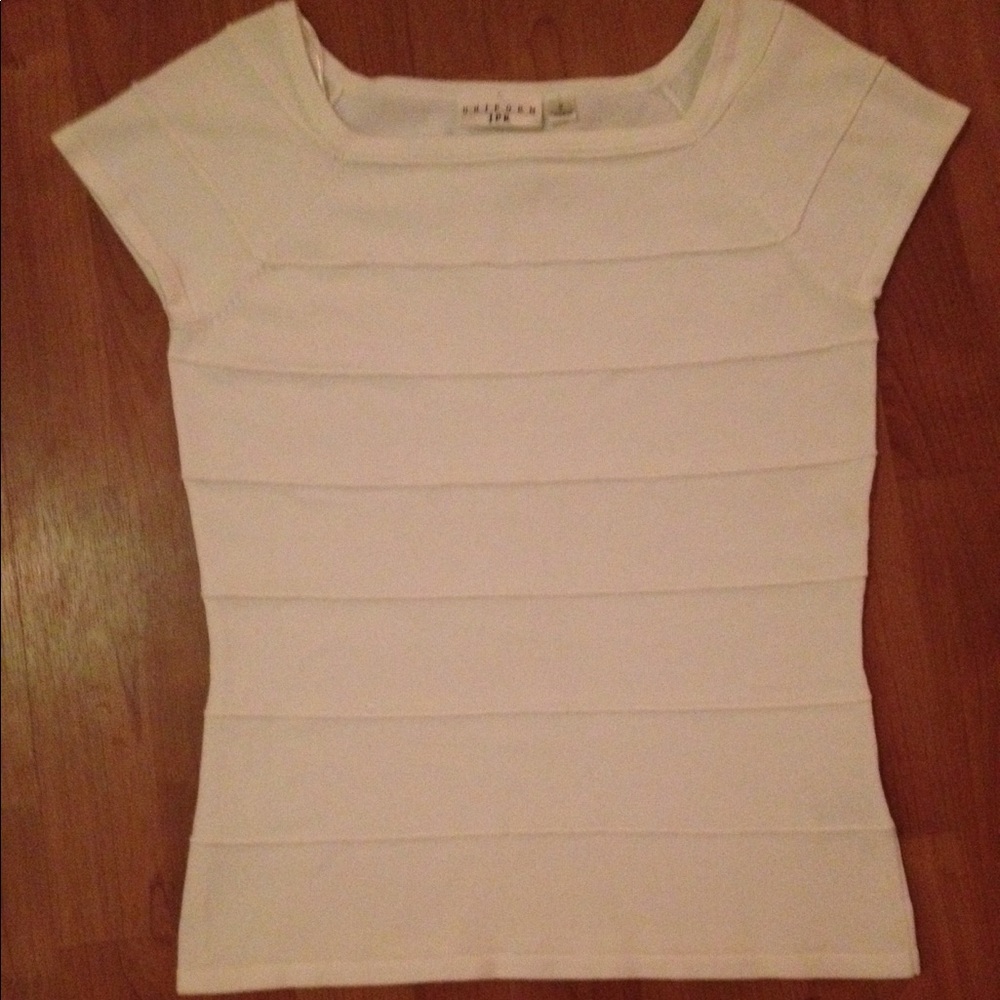White lined top