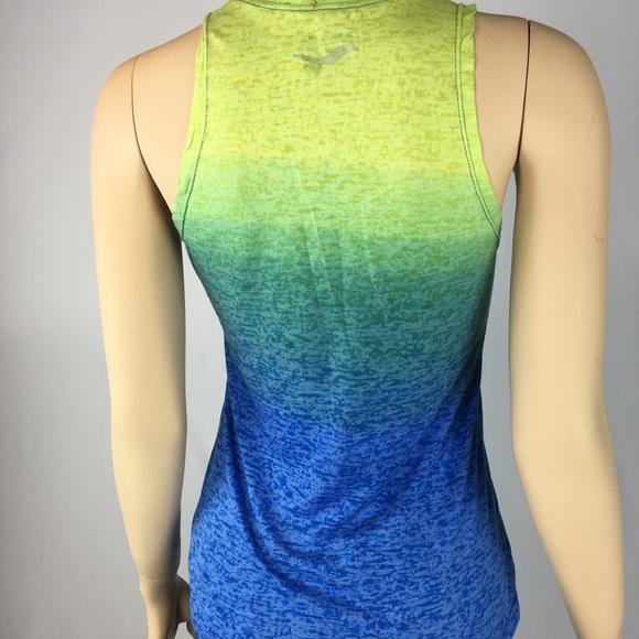 Saucony tank top - Picture 2 of 4