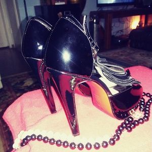 CHRISTIAN LABOUTIN STILETTO'S! SIZE 6